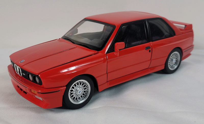 Jinlilang 1986 BMW E30 M3 Diecast Car , 1:24 Scale . Working Lights & Pull Back to Have Car Race Forward