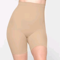 New | Skims Womens Mid Thigh Short Size:M | * Retails For $64 *