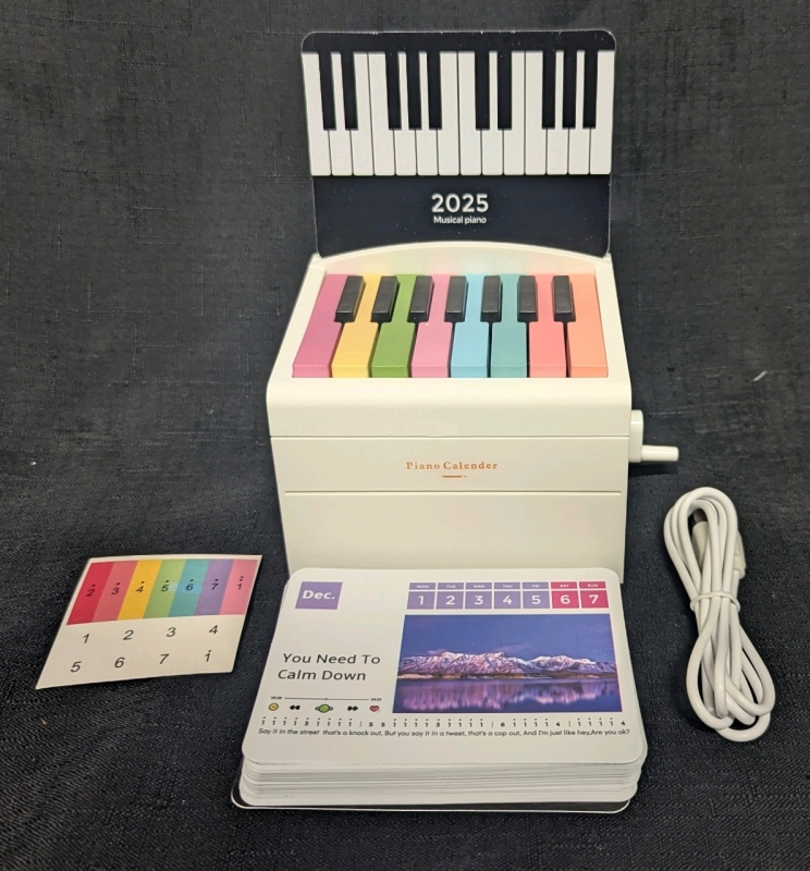 New: Playable Piano Calendar With Cards - 134x96*92mm