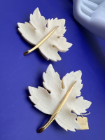 Vintage Boucher D&rsquo;Orlan Carved Mapleleaf large Brooches
