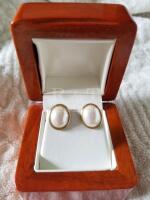 Beautiful 10k Yellow Gold Pearl Earrings