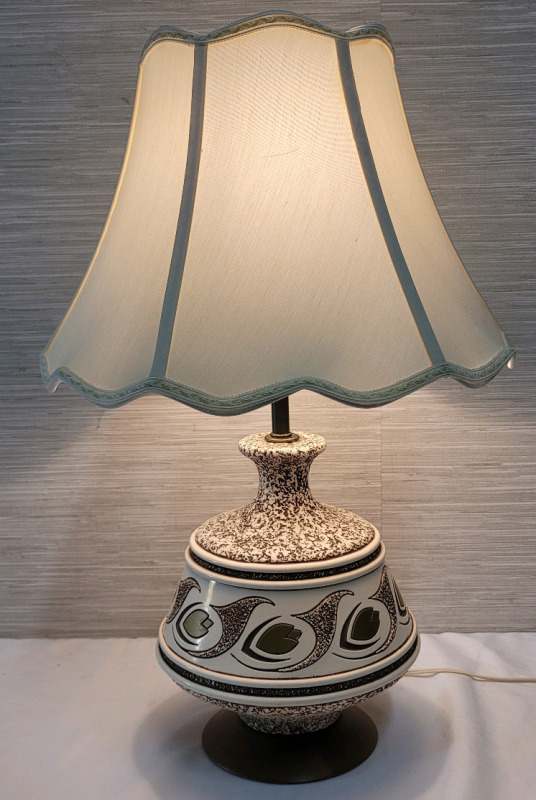 Mid-Century Modern Table Lamp . Measures 25" Tall . Tested Working (bulb included)