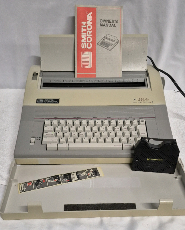 Smith Corona Electric Typewriter XL 2800 Working with Manual and Ink Cartridge