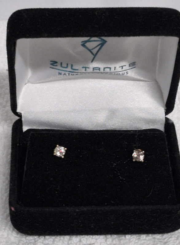 Magical 925 Sterling Naturally Precious ZULTANITE Colour Changing Stones Earrings with Case & Card