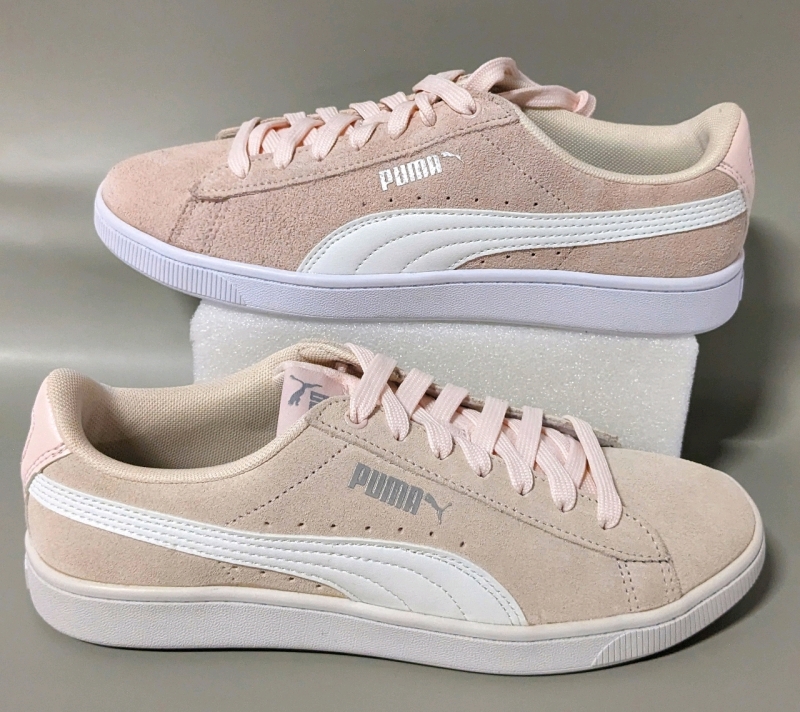 New PUMA Women's Vikky V2 Shoes (Size 7.5)