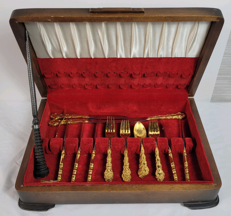 Vintage 33pc. Oneida Community Flatware Set in Wood Case