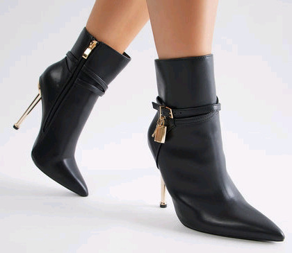 New Size 9 FashionNova Tommy300 Jagger Hardware Booties , Black .