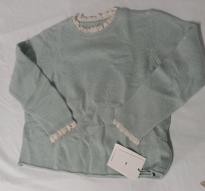 New | Women's Size 38 Knitted Sweater