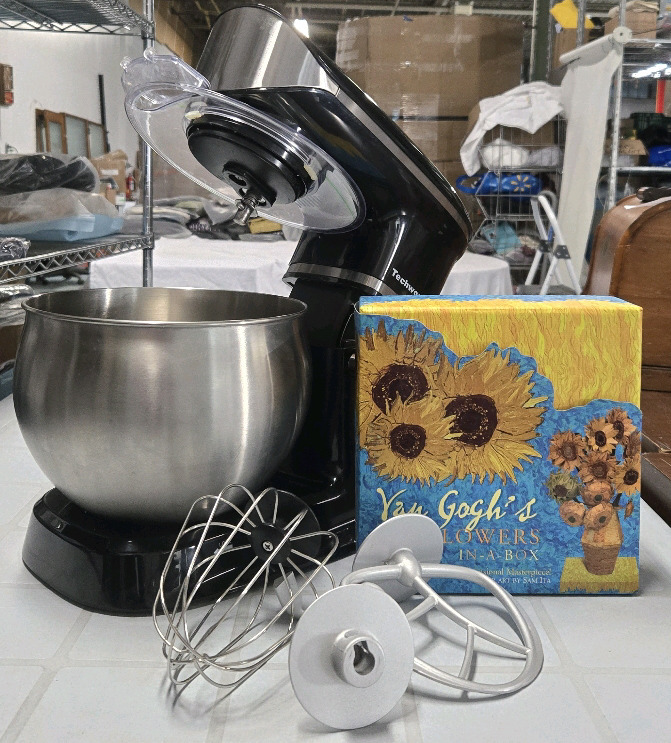 Techwood Stand Mixer Model#TWSC-263 & Van gogh's Sunflowers In A Box Paper Art