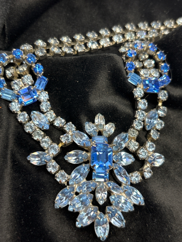 Fantastic 1960s Vintage Sapphire & Light Sapphire Glamourous Rhinestone Necklace
