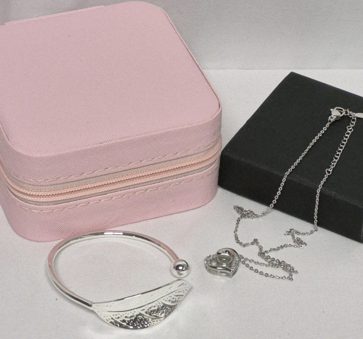 New Jewelry Travel Case, Bracelet & Necklace with Heart Pendant