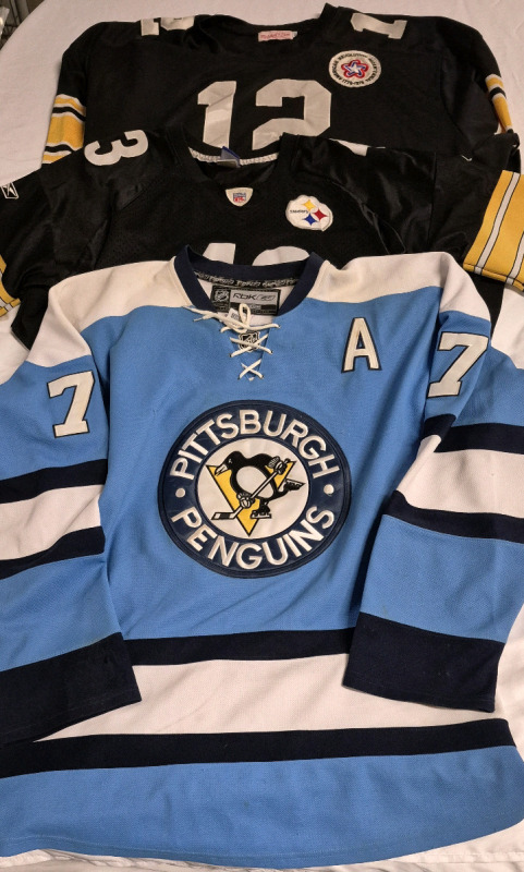 3 Collectible Jerseys Football & Hockey (RBK SZ 56 PITTSBURGH PENGUINS MALKIN 71)