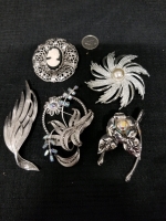 Lot of 5 vintage brooches