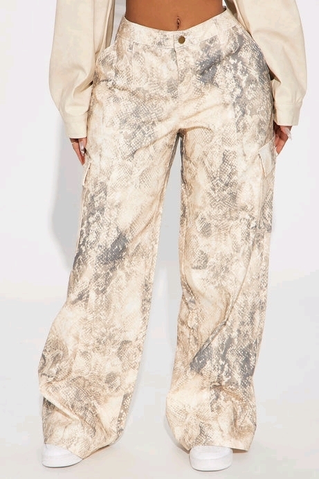 New Size Medium FASHION NOVA Giving My All Wide Leg Pant &bull; Khaki/Combo