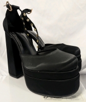 New Womens size 40 High Heel Shoe. 2.5" Platforms, 5.75" Heels.