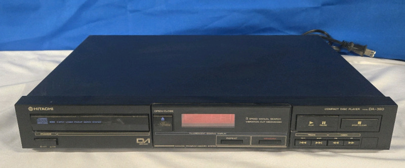 Hitachi DA-390 Compast Disc Player | W/ 3 Spot Laser Pickup Servo System * Tested For Power *