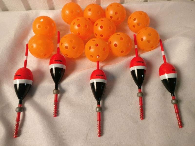 New - 5 Thkfish Bobbers & 12 Practice Golf Balls