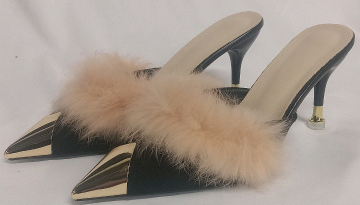 New | Women's Size CN38 | Pointed High-heels w/ Feathers | Appears to be Women's Size 7.5