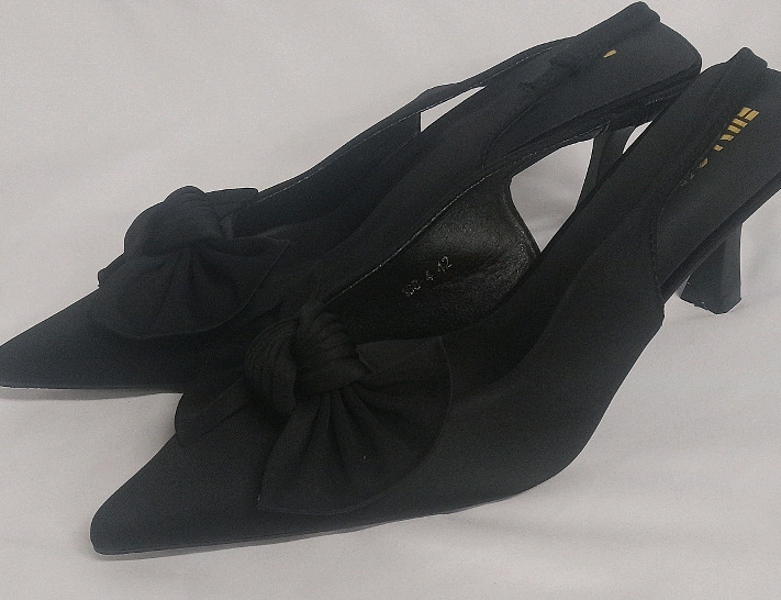 New | Women's Size 42 | Pointed Black 3" Heels w/ Bow