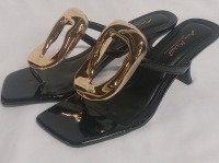 New | Women's Size 8 | Sandal Heel w/ Gold Accessory