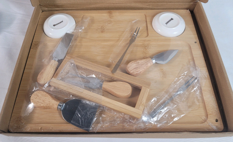 New - DESWARE Charcuterie Board Set .