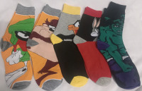 New | One Size Fits Most | 4 Pairs Looney Toons and 1 Pair the Hulk Socks