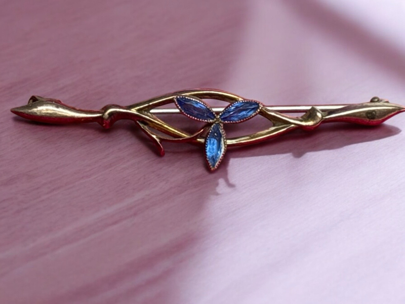 Beautiful 9CT Rose Gokd Bar Brooch 3 Blue Stones Antique