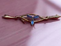 Beautiful 9CT Rose Gokd Bar Brooch 3 Blue Stones Antique