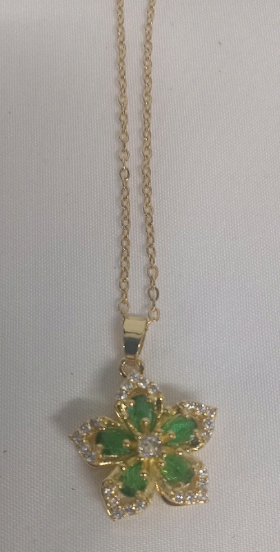 New | Women's Stainless Steel Floral Spinning Necklace w/ Green Gems