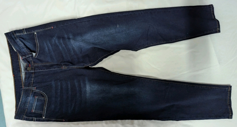 New Women's Size 36 Jeans.