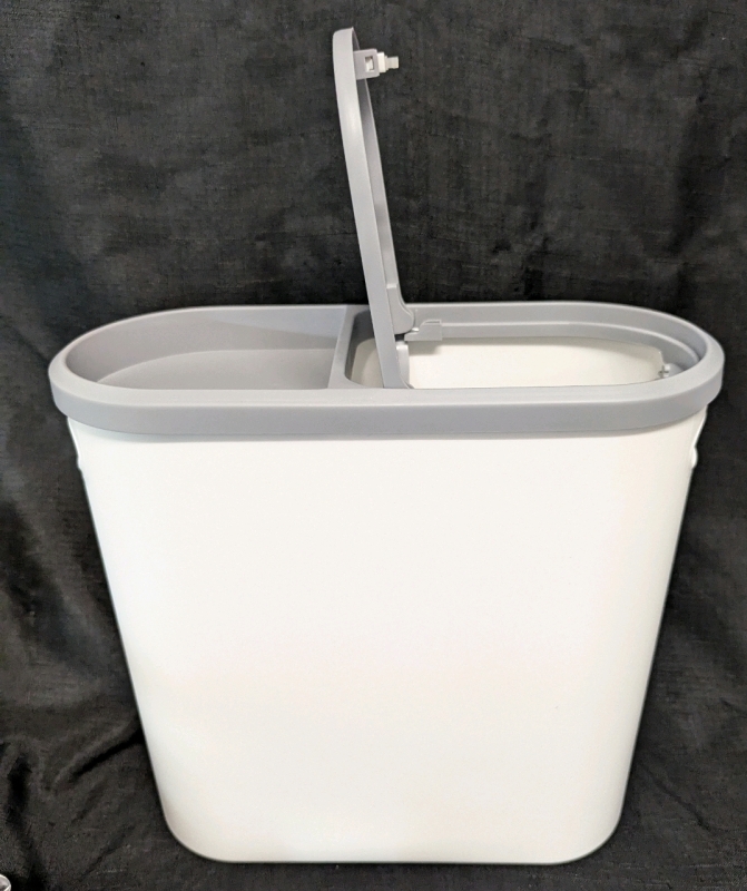 New Pop Top Garbage Can with Removable Lid. 12" x 12" by 5.5"