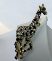1980&rsquo;s Vintage Giraffe Crystal Rhinestone Brooch With Emerald Green Eyes Black Enamel
