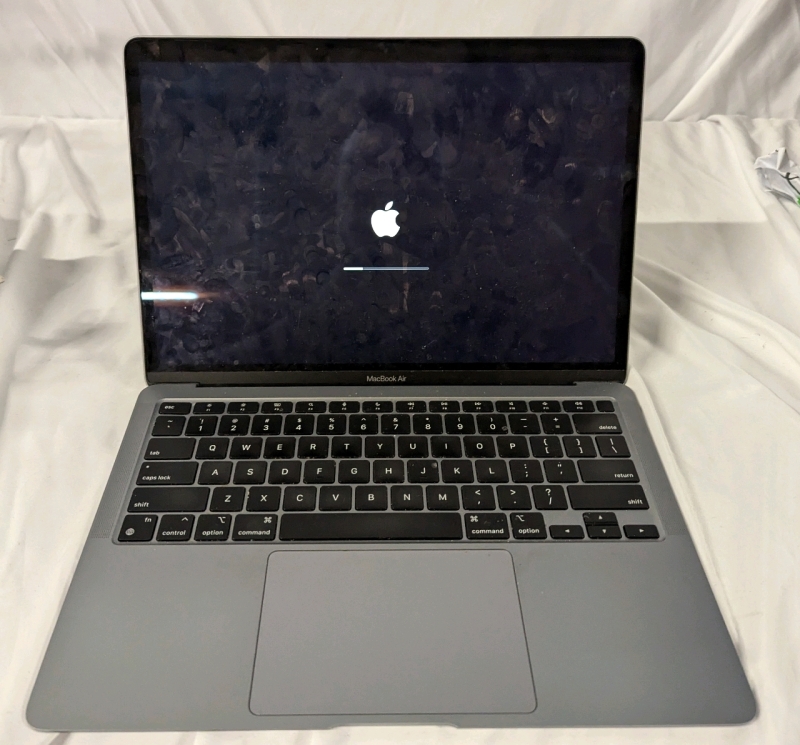 MacBook Air Model: A2337. Factory Reset. 13.3" Retina Display. (M1 CPU, 8GB Ram, 256GB SSD.) No Power Cord.