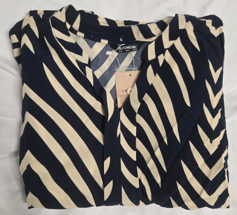 New | Bloomchic Patterned Blouse Womens Size: 12US