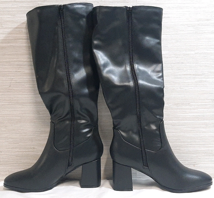 New Pair of Wide Fit Low Block Zip-up Knee High Boots, Size 8