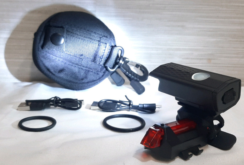 New Rechargeable Bike Light w/ 3 Light Modes, 2 USB Charging Cables, 2 Ties, Red Reflection Light & Carrying Case (4½" dm)