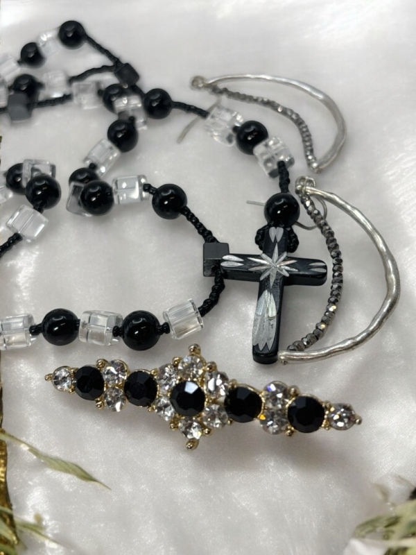 Beautiful Clear Cubed Faceted & Black Beads Enamel Cross Bar Brooch Clear and Black Rhinestones