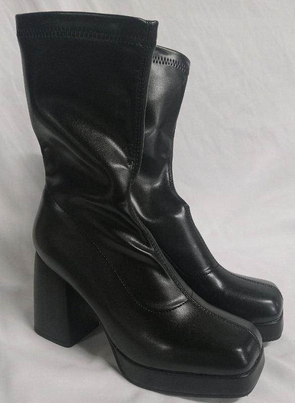 New | Women's Size 7&frac12; | Faux Leather Black Chunky Boots
