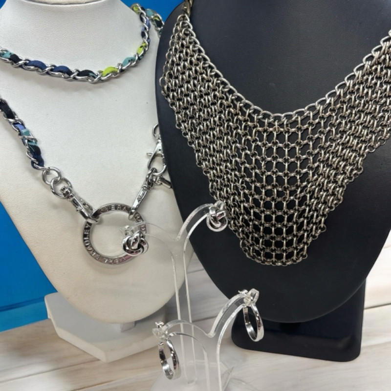 Outstanding Chainmail Choker Necklace / Vera Bradley Indigo Pop / 2 Pierced Earrings