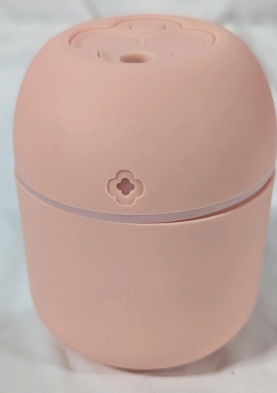 New 3 - 1 Humidifier. 220 Ml Capacity. 3.75" Tall