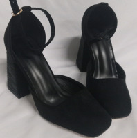 New | Women's Size 5 | Black Buckle up 4" Chunky Heel