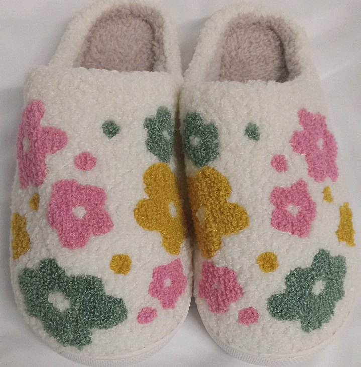 New | Women's Size 8 | Comfy House Slippers w/ Flower Design