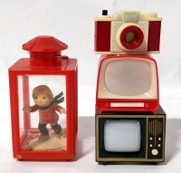 Vintage Plastic Kitsch: Lantern Snow Globe & Mini Souvenir Slideshow Viewers