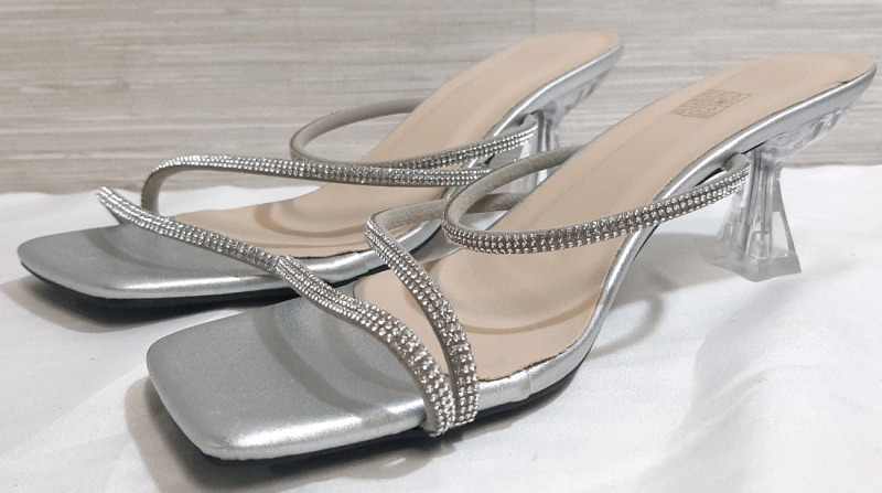 New Pair of Womens High Heel Sandals, Size 8.5