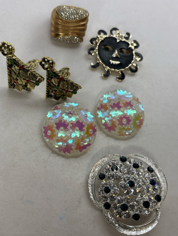 Spectacular Vintage Jewelry Ring Brooch Earrings Rhinestones