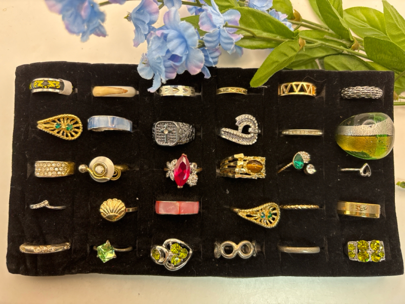 30 Rings On Black Display Various Sizes & Styles