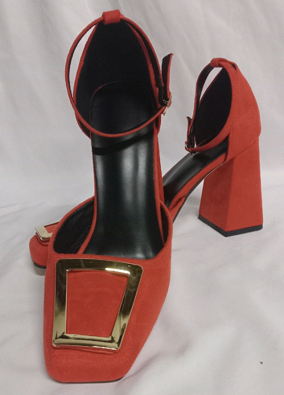 New | Women's Size 7&frac12; | Red Suade 4" Heels w/ Gold Toned Buckle