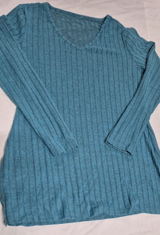 New sz XXL Women's V-Neck Top