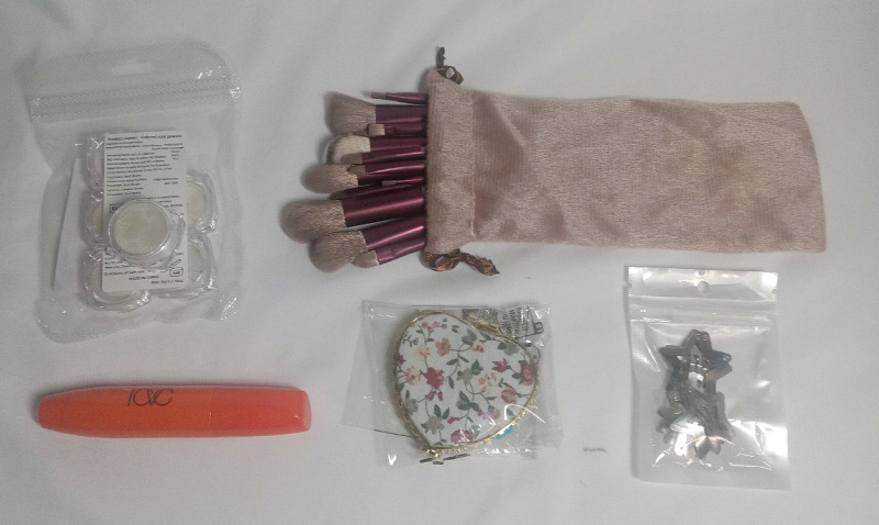 New | Woman's Beauty Lot | Includes Biglash: XL Waterproof Volume Mascara, Star Barrettes, Heart Mirror, Shimmer Powder & Makeup Brushes