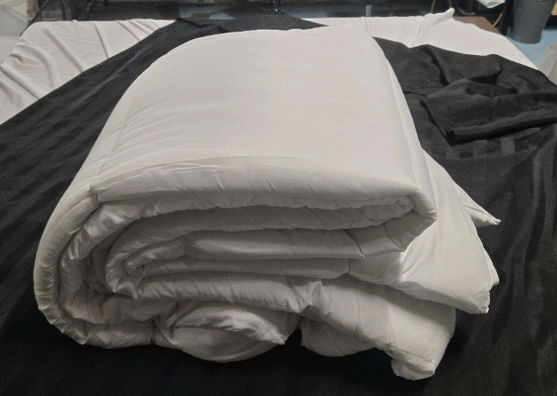 New | white King Size Comforter | 200cm x 230cm